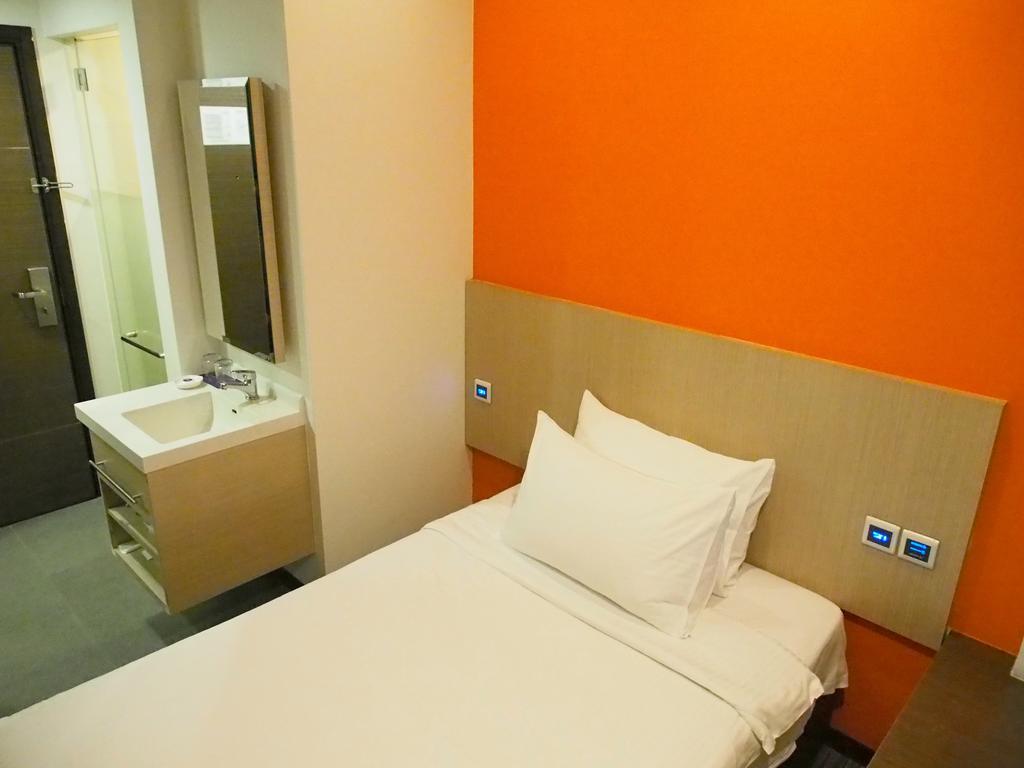 Aqueen Hotel Balestier Singapore Exterior foto